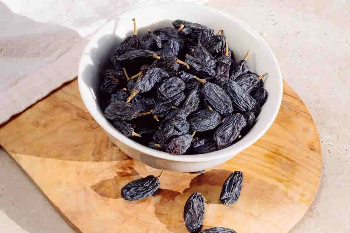  Buy the best types of black raisins at a cheap price 