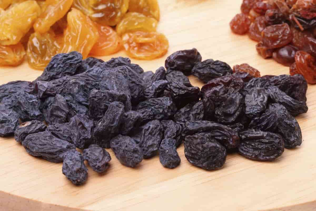  Buy the best types of black raisins at a cheap price 