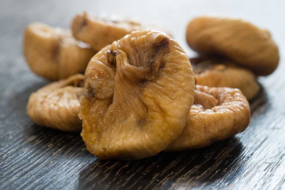  nutrition amount of calcium in dried figs 