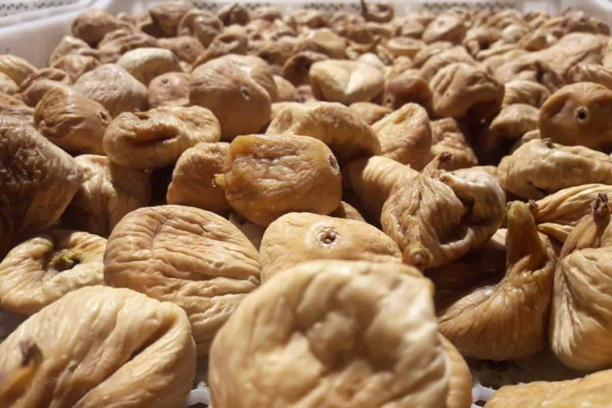  nutrition amount of calcium in dried figs 