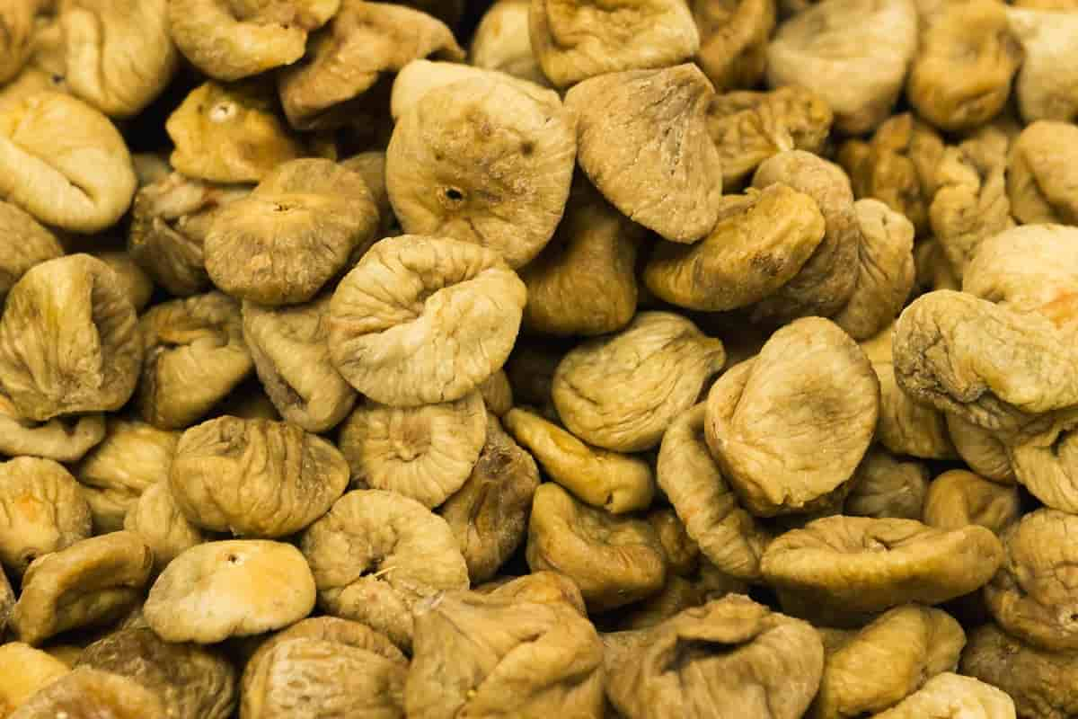  nutrition amount of calcium in dried figs 