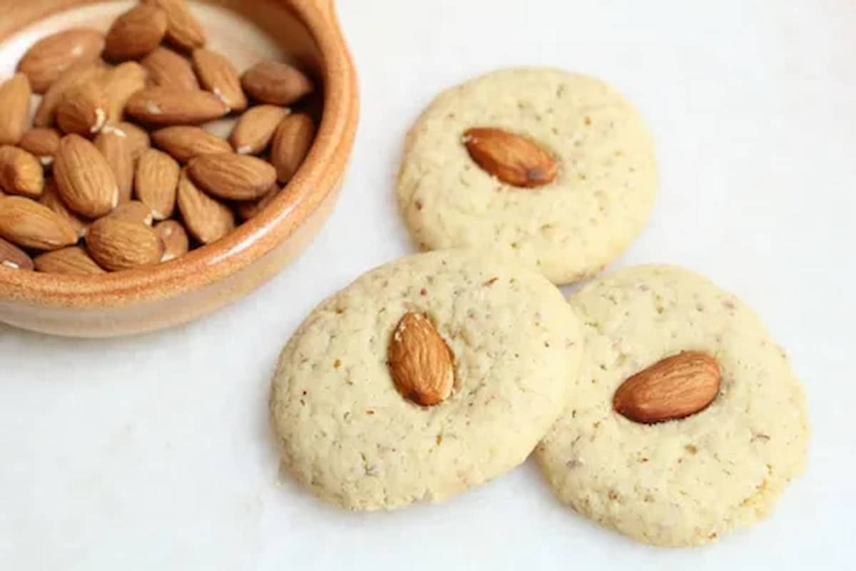  mamra almond taste and its combination with milk and honey 