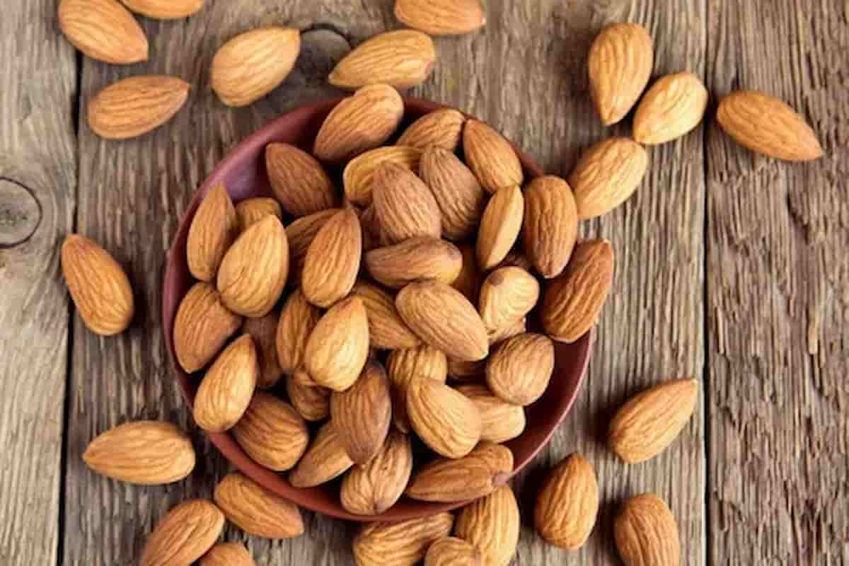  mamra almond taste and its combination with milk and honey 